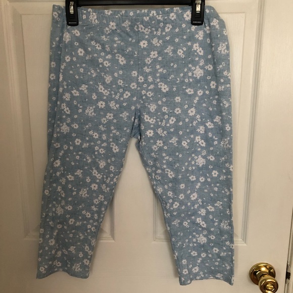Arizona Jean Company Pants - Arizona Jean Co. Women’s Light Blue & White Floral Capri Legging Sz 18 1/2 Plus